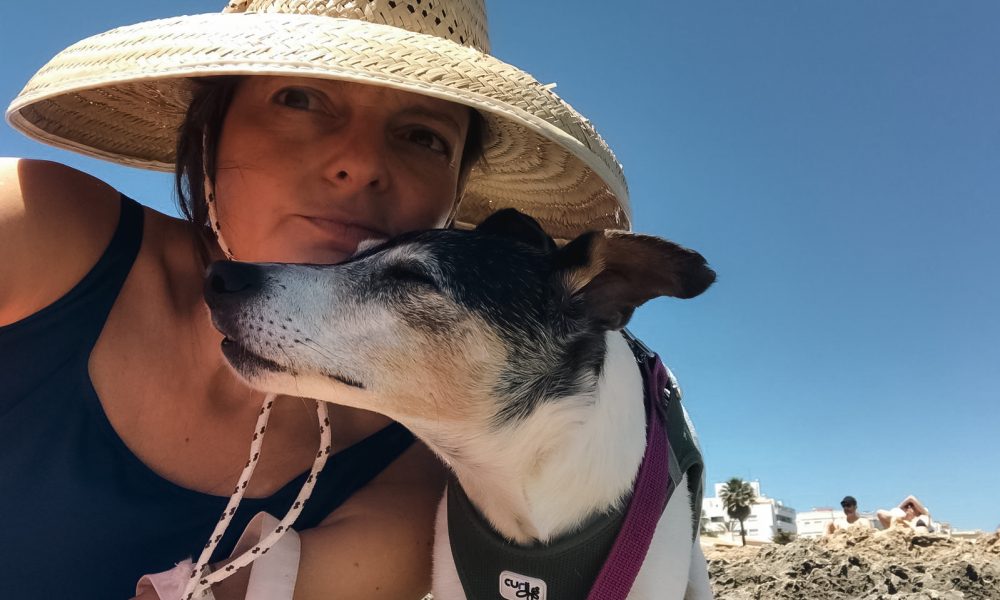 Retrato sara sombrero luna